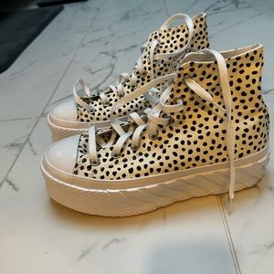 Like new Leopard platform converse